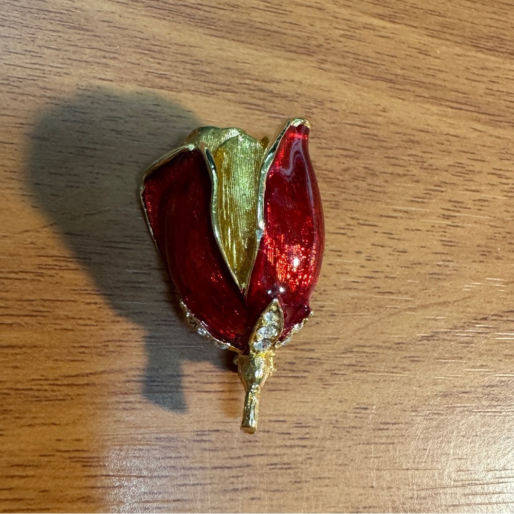 Brooch Red and Gold Rose Pin - Picture 2 of 6